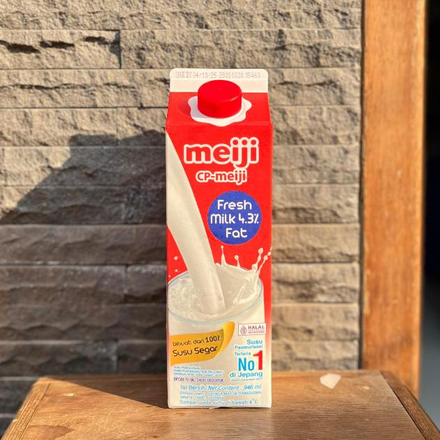 

Meiji Deluxe Milk Plain 946 ml - Meiji Pasteurized Fresh Milk Import Japan