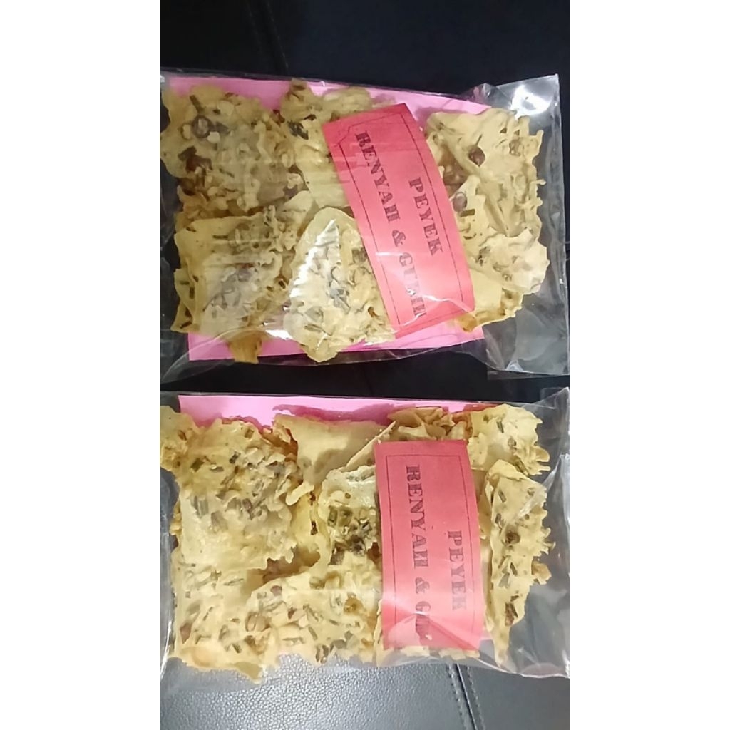 

Peyek kacang daun bawang