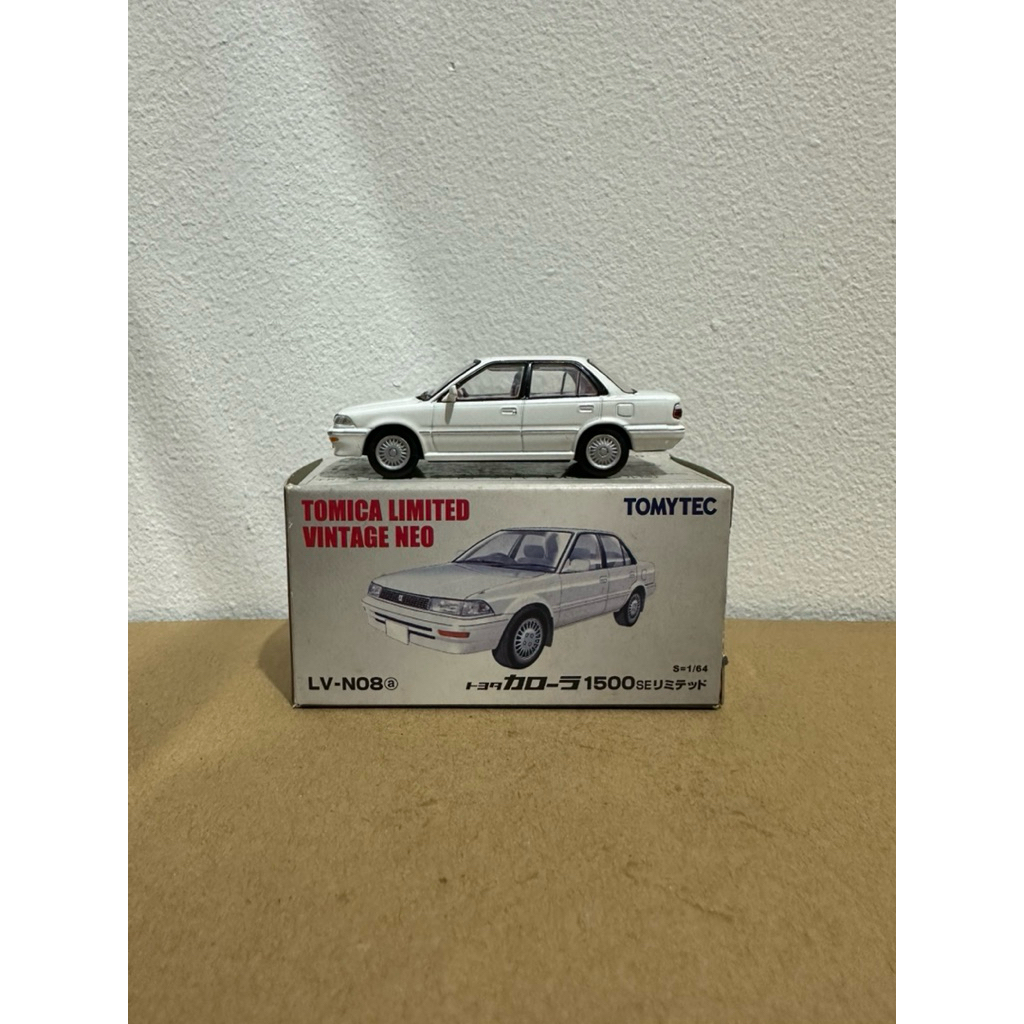 Tomica Limited Vintage Neo Toyota Corolla 1500 SE Limited White LV-N08a