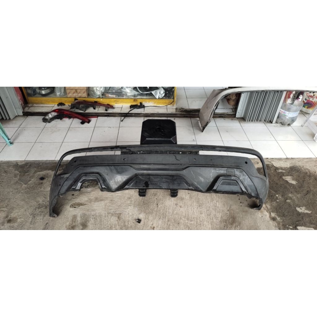 bemper belakang bagian bawah Wuling almaz