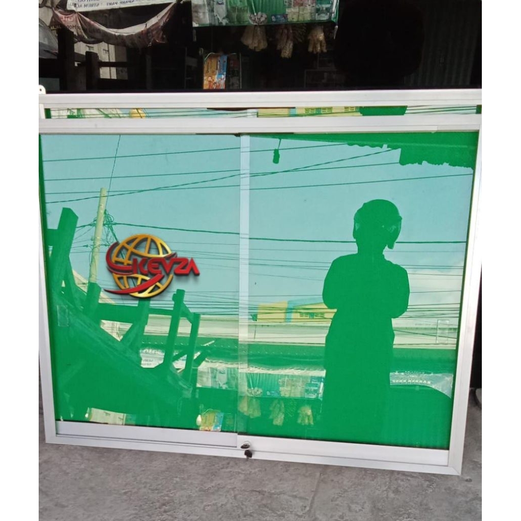 

MADING KACA/ PAPAN PENGUMUMAN 120 × 90 cm