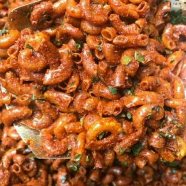 

Makaroni Pedas Manis 1 KG - Kriuk Viral Wangi Daun Jeruk by dapurpedas.id