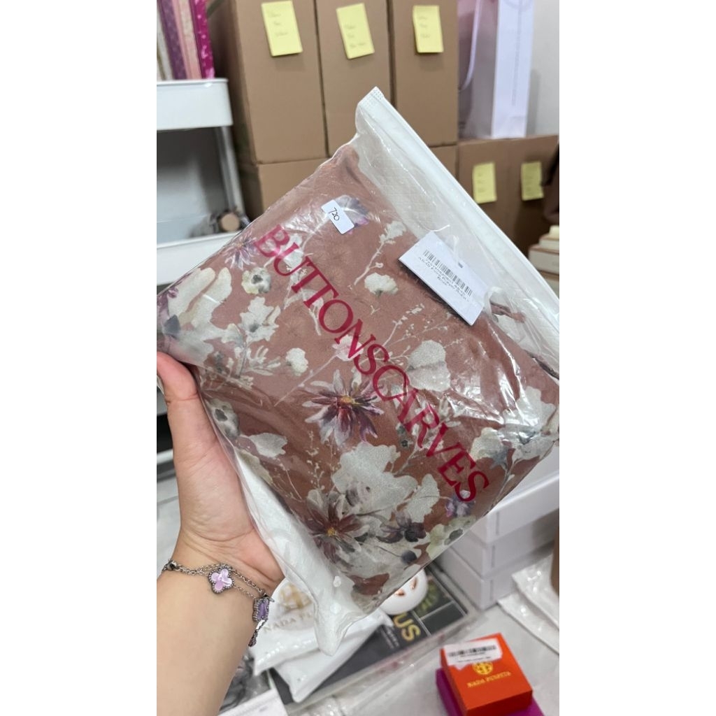 Modinity WHS mukena buttonscarves fiore