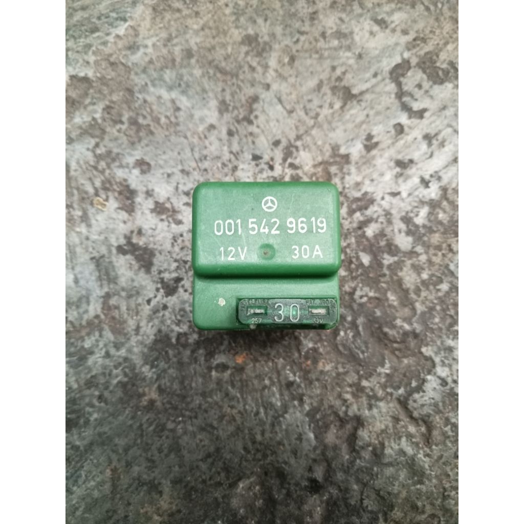 Relay Fuelpump Mercy W202