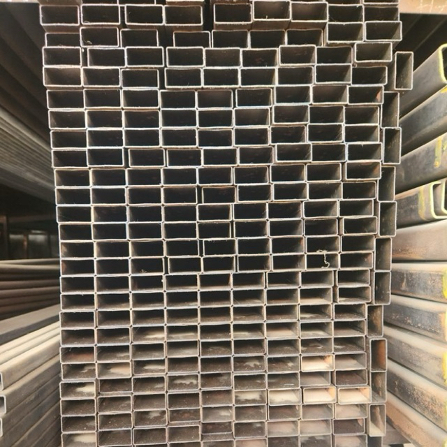 Besi Pipa Kotak (Hollow) ukuran 50x100mm Panjang 6 Meter)