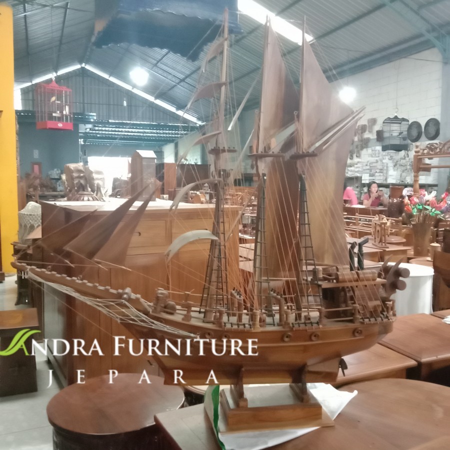 Miniatur Kapal Perahu Layar Bahan Kayu Jati Souvenir Produk Jepara Panjang 65 cm