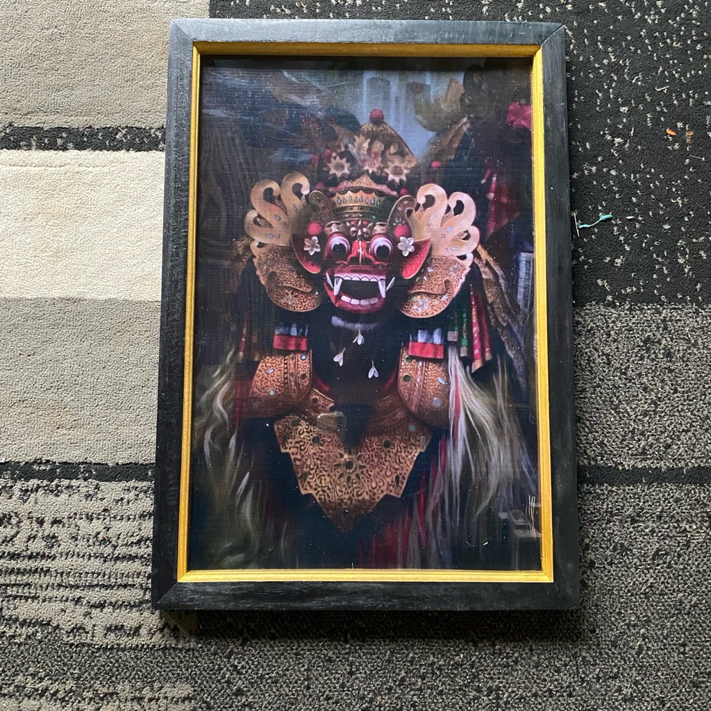 Hiasan dinding bingkai foto barong Bali ukuran 65x45cm