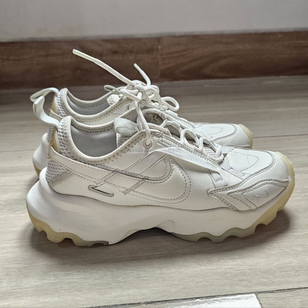 (PRELOVED NO BOX) NIKE TC 7900 size 37.5