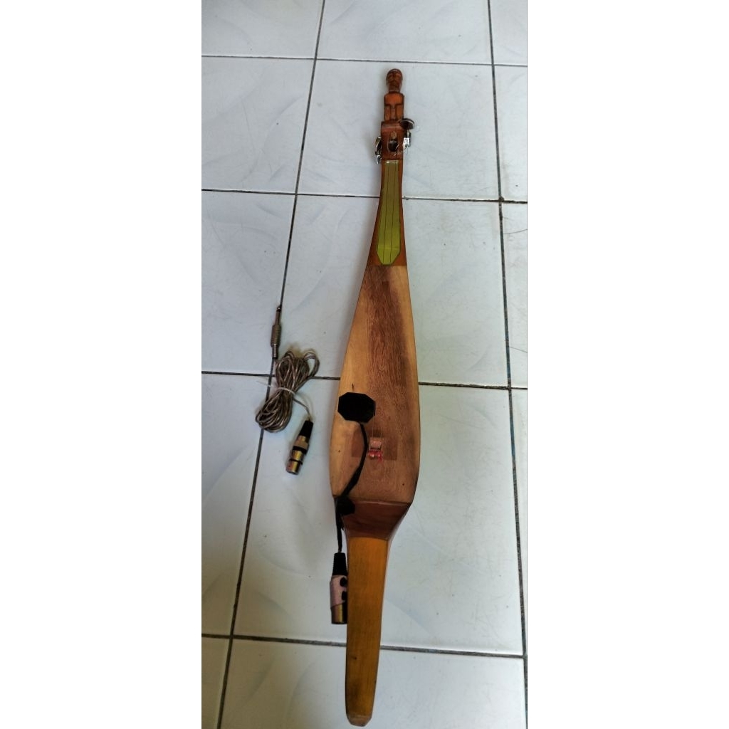 Hasapi/Kecapi Batak Toba Hau Jior Dengan Kabel Audio Mixer