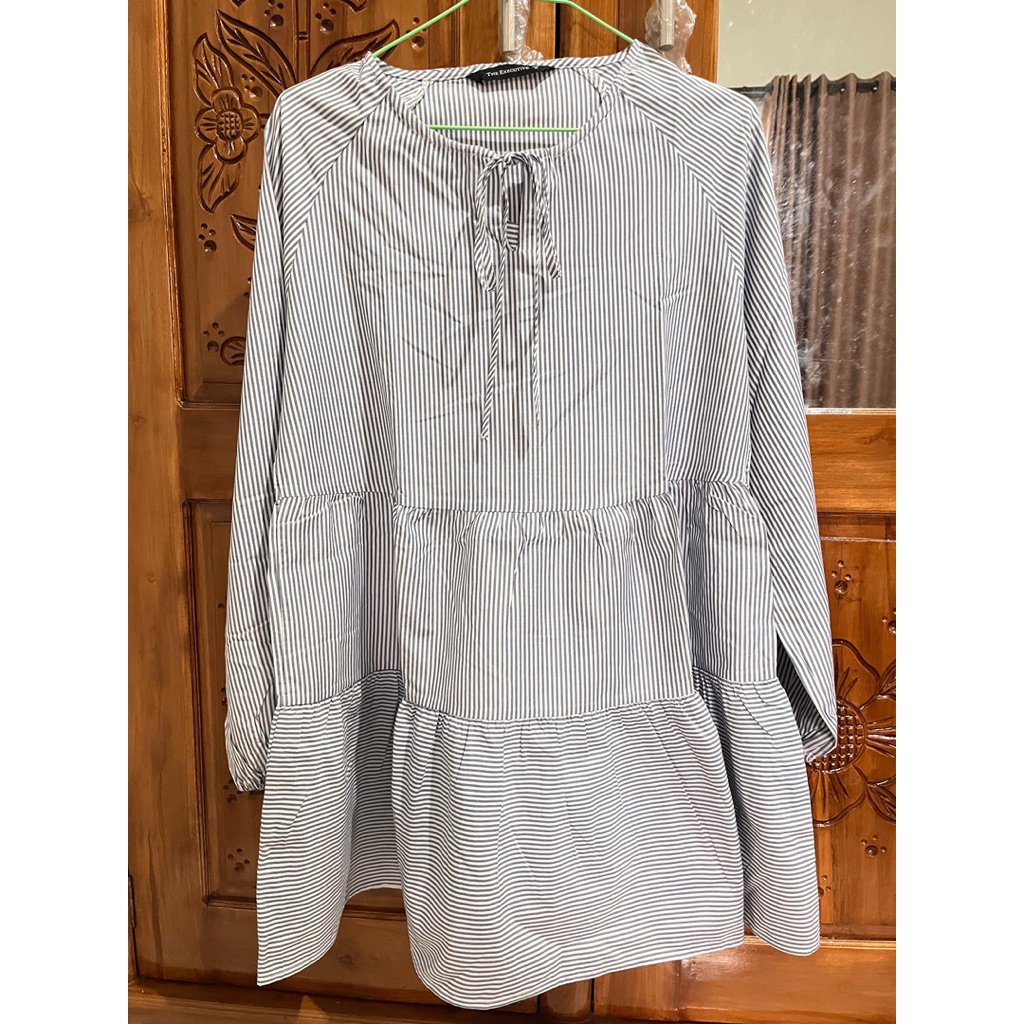 preloved Blouse The Executive