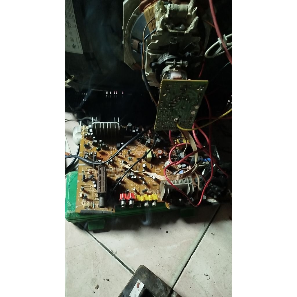 mesin tv Polytron slim xbr 21 inc normal