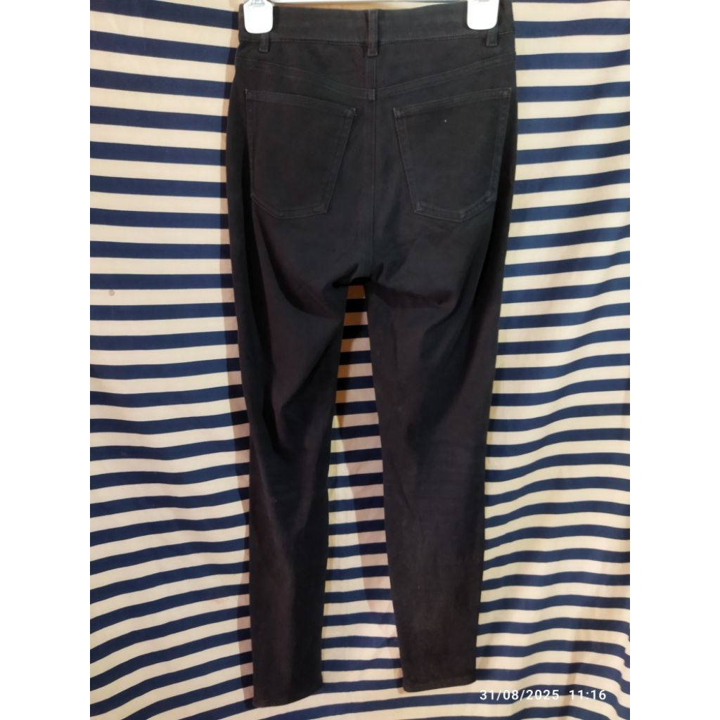celana uniqlo hitam size S