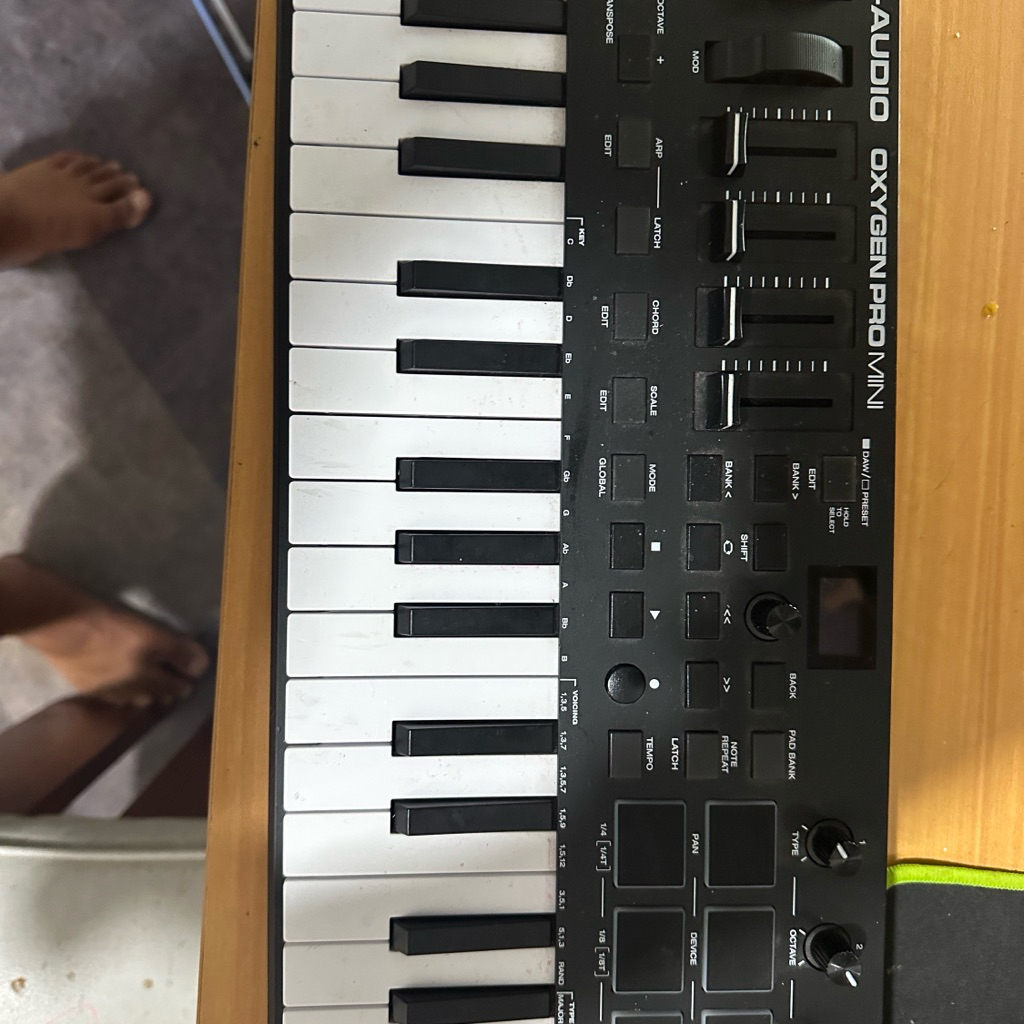 M-AUDIO OXYGEN PRO MINI 32-KEYS MIDI CONTROLLER