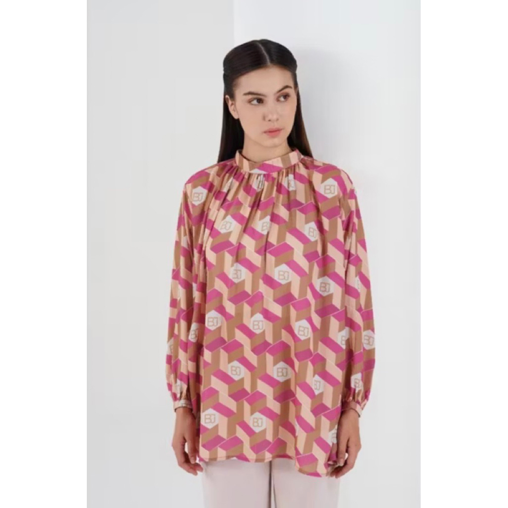 Benang Jarum Arnia Monogram Blouse