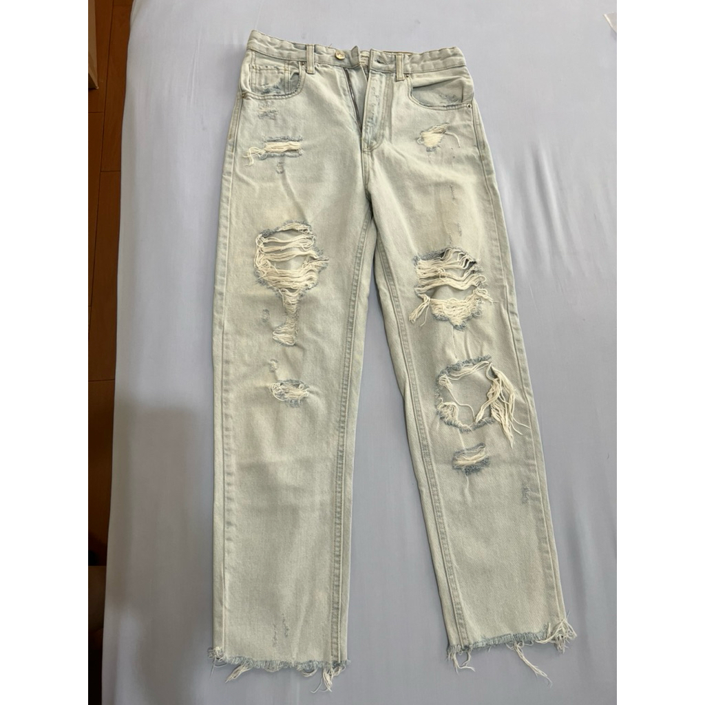 Stradivarius ripped Mom jeans