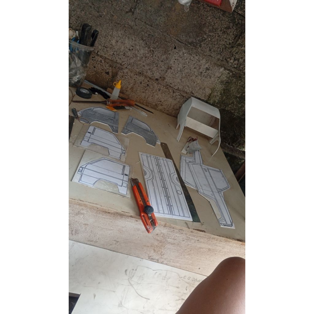 pola miniatur ford raptor