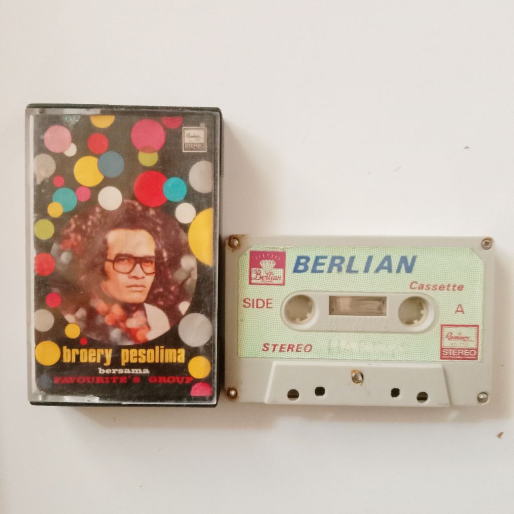 Kaset Lawas – Broery Pesolima bersama Favourite’s Group