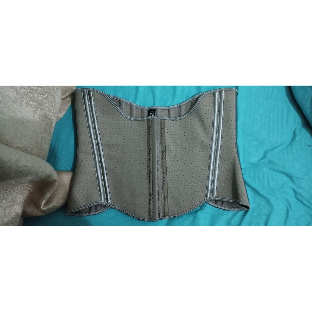 korset v latex Charcoal merk bounlou cikor size 2xl