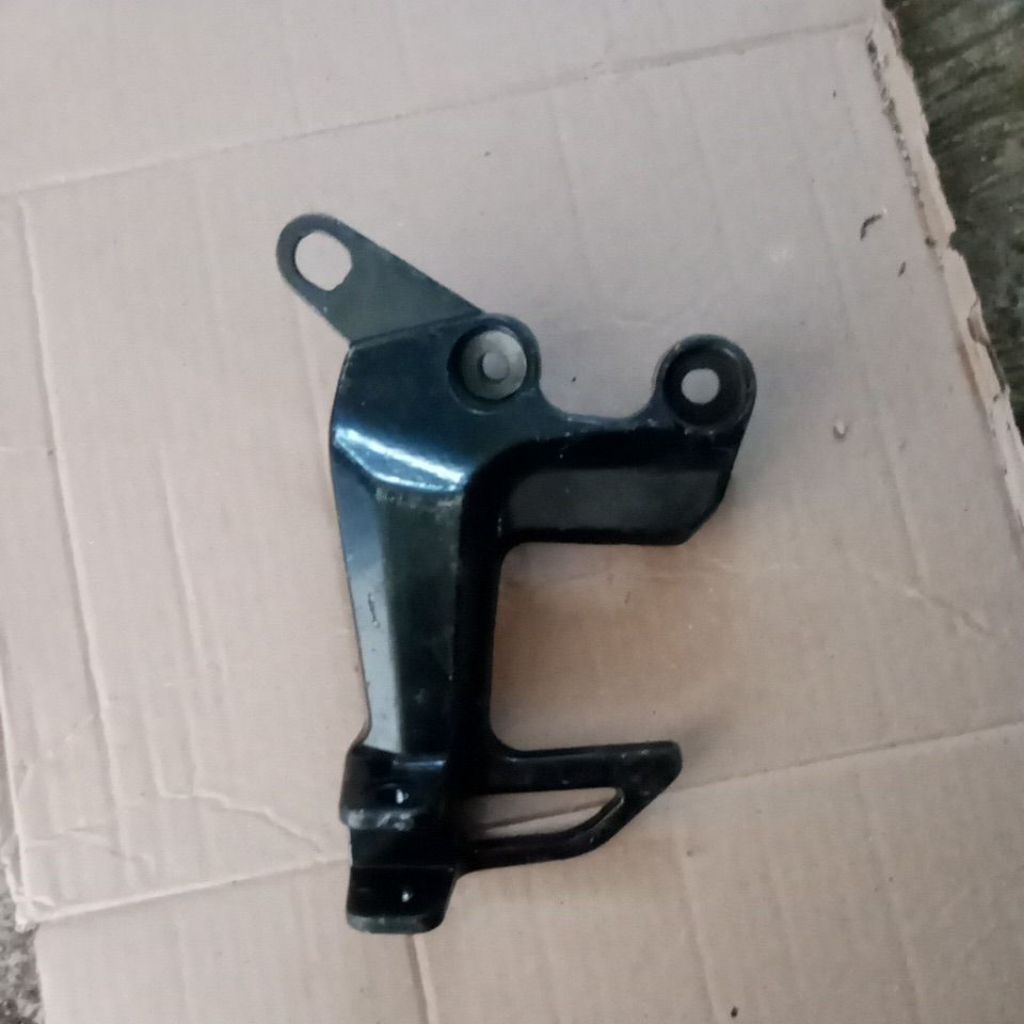 step pijakan kaki belakang kiri Jupiter Z1 original copotan motor