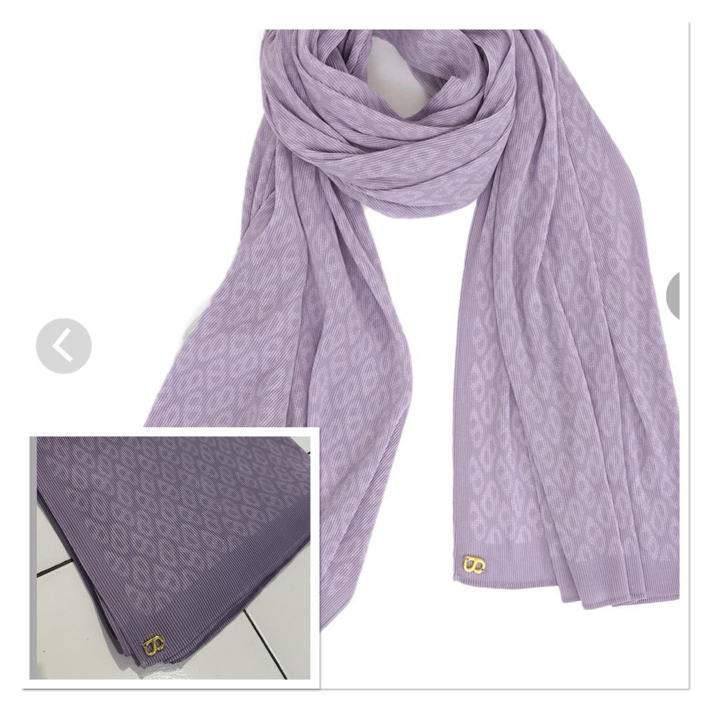 Buttonscraves Pleated Shawl