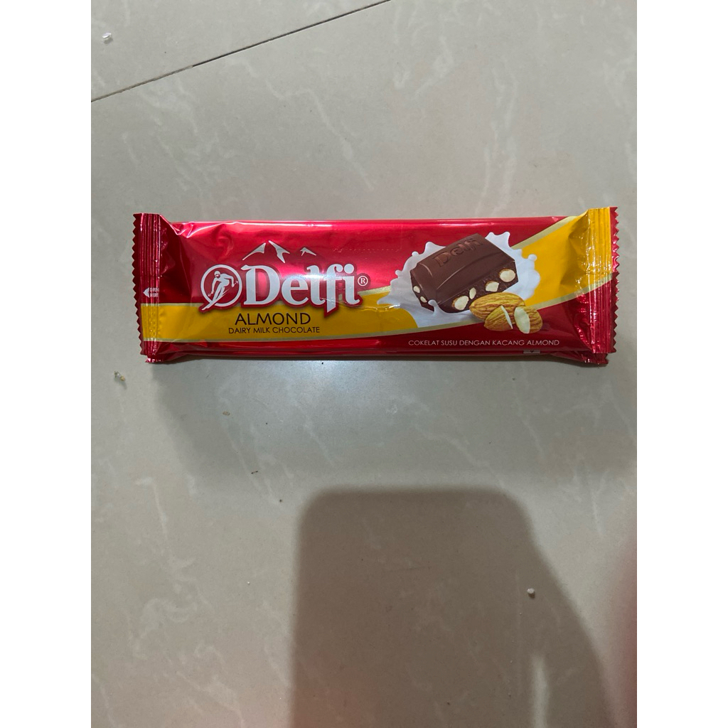 

coklat delfi almond