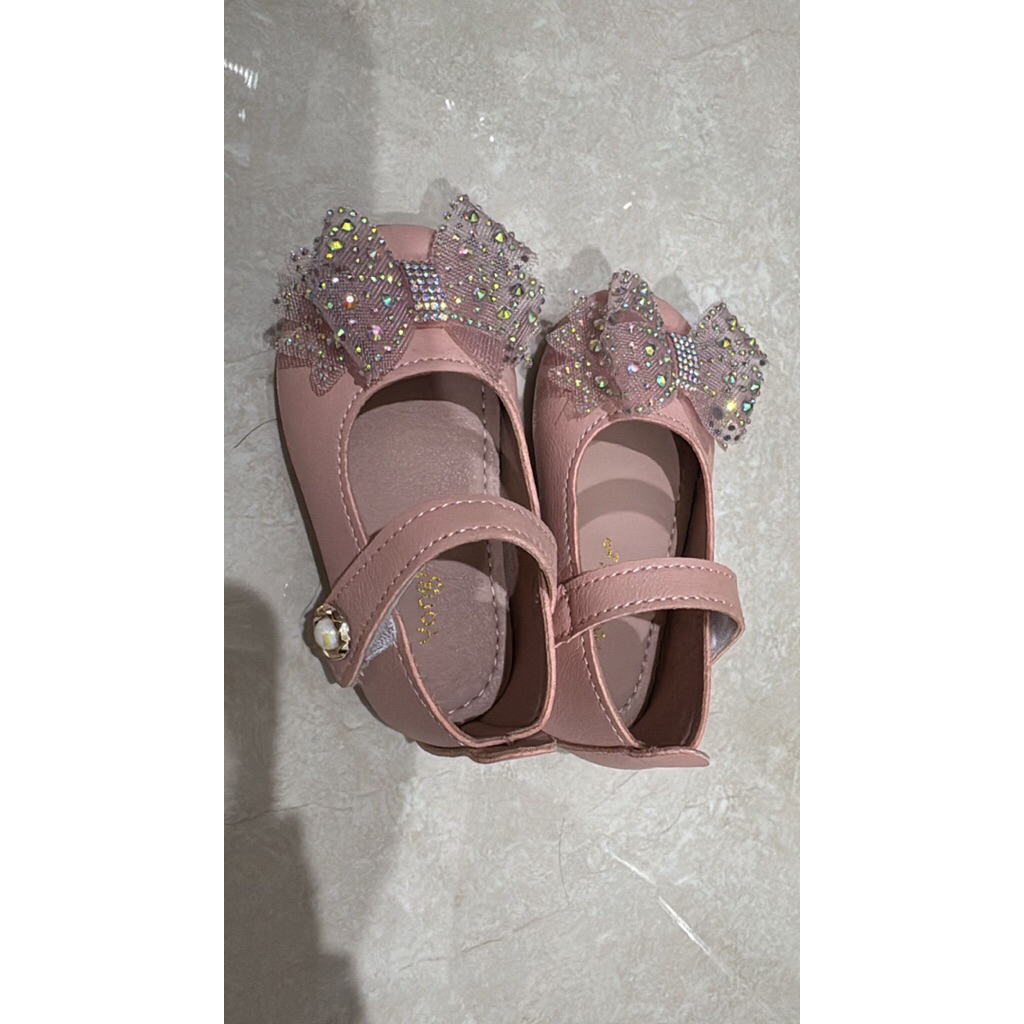 Sepatu anak yongkidz preloved/Sepatu anak perempuan preloved/Sepatu toodler preloved