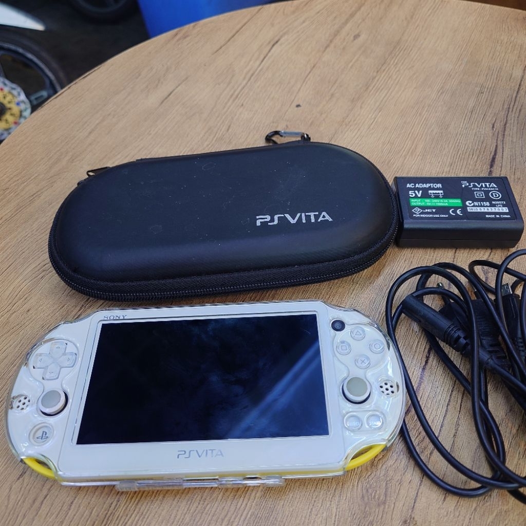 PS VITA SLIM Lime Green Henkaku 128GB FULL GAMES