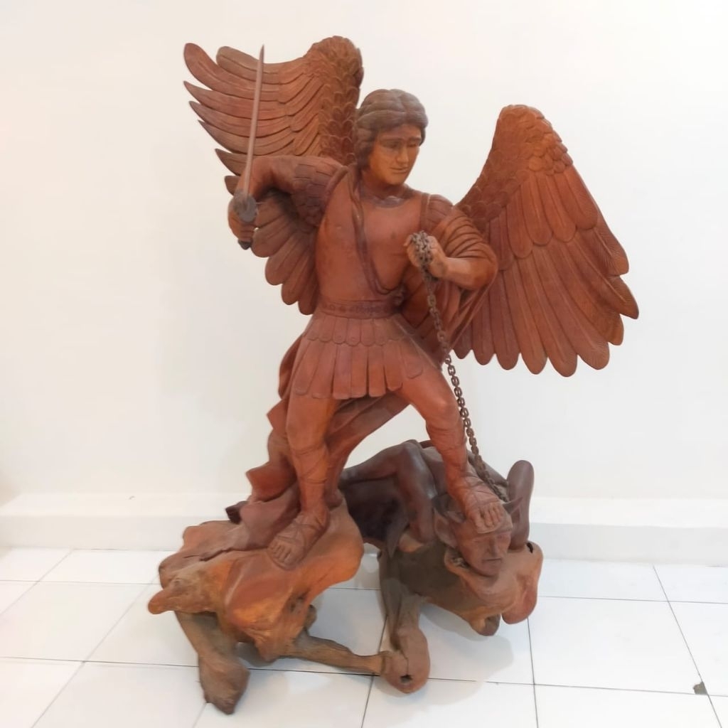 Patung kayu jati Michael
