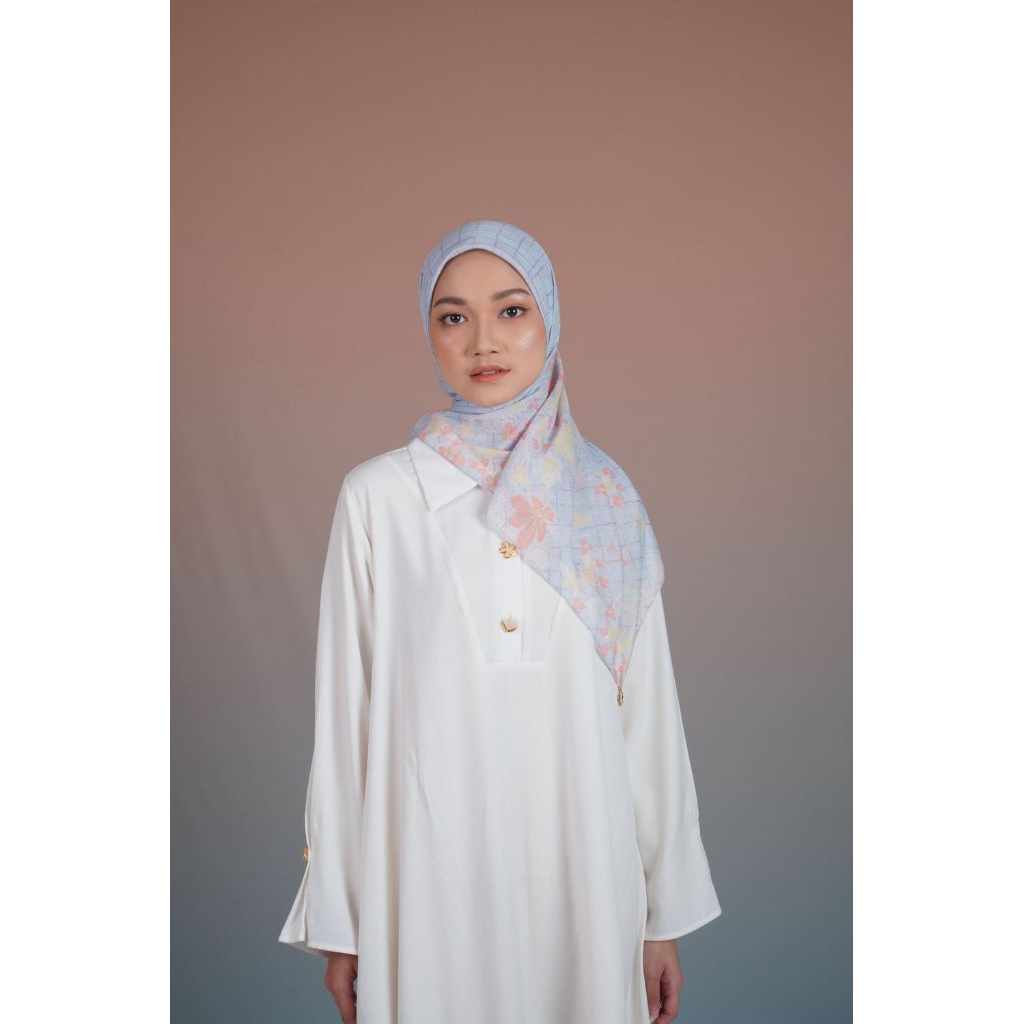 Elzatta Kaila Saffron Geo Jilbab Segi empat Motif Terbaru Hijab square 120 cm Plat L Kerudung Muslim