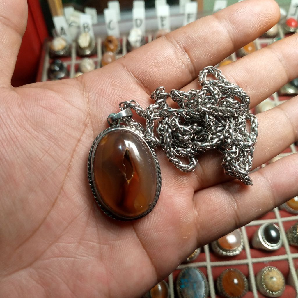 Liontin Batu Sulaiman merah Combong Natural Alam