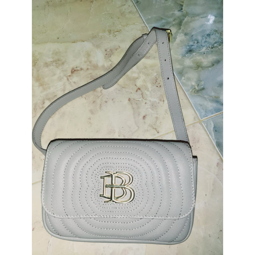 Preloved Tas pinggang Bonia bisa jadi clutch dompet