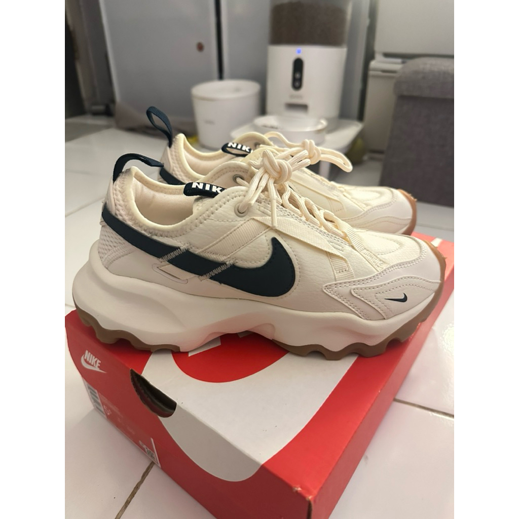 NIKE TC 7900 women NEW