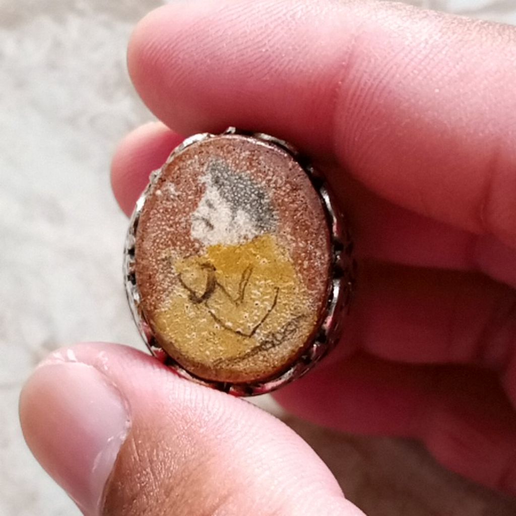 batu motif gambar semar