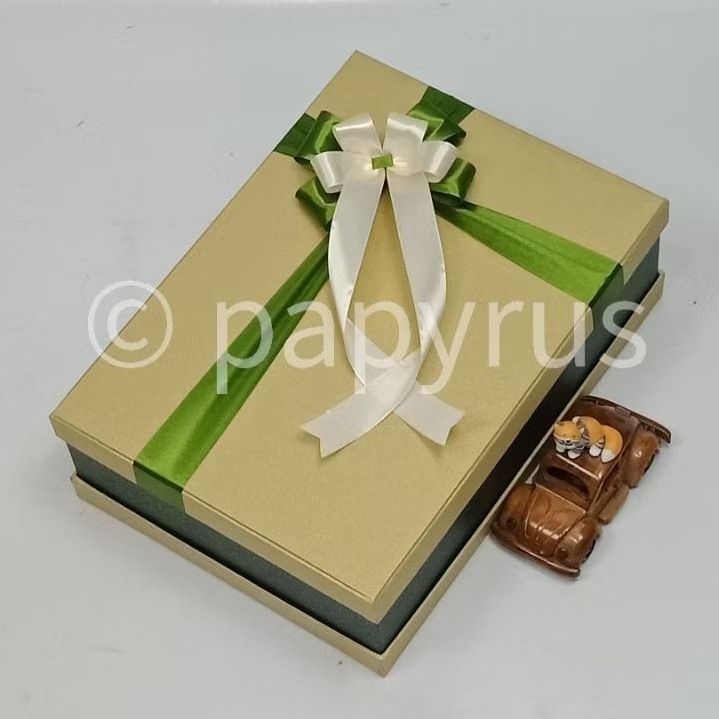 

PAPYRUS Sandwich 25x35 Tinggi 10cm Kotak Kado Gift Box V2