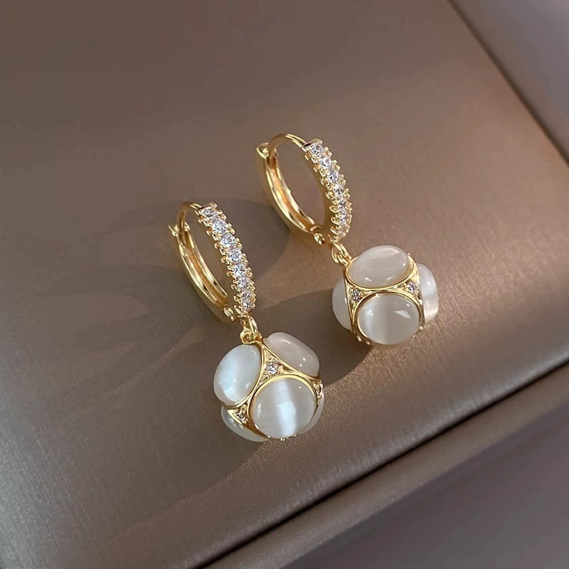 Pura Anting Elegan Mewah Untuk Wanita Anting-anting berlapis emas Anting-anting mata kucing