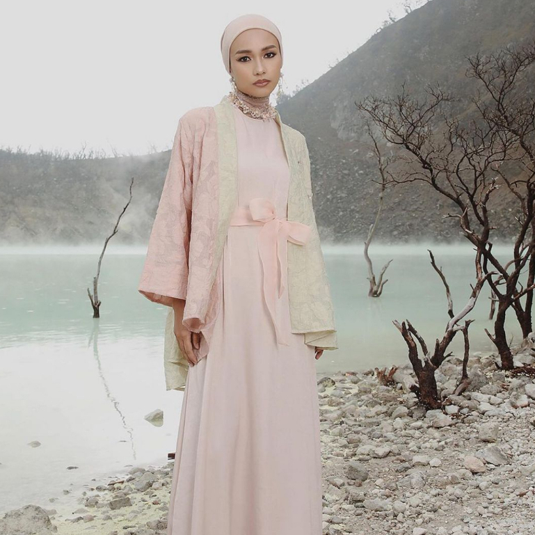 Holy Peony Daphnee Outer Kimono Lengan Panjang Wanita