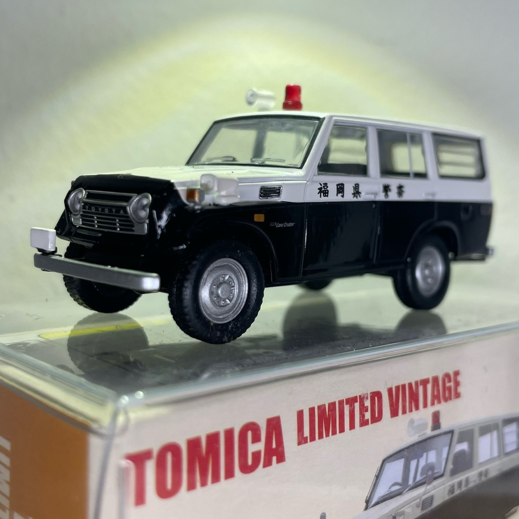TOMICA LIMITED VINTAGE LAND CRUISER FJ56V TOMYTEC TLV COLLECTOR ITEM