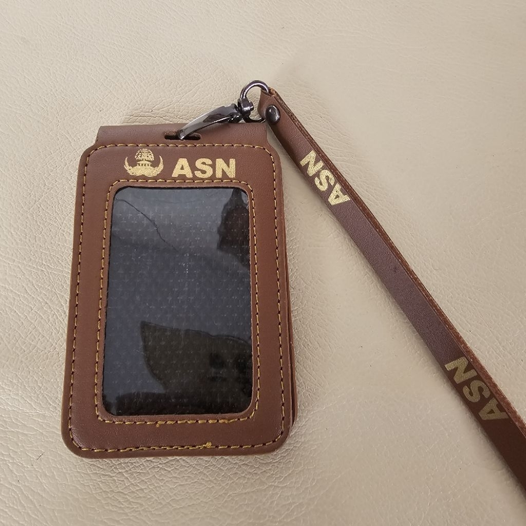 

Tempat Kartu Id Card Kulit Lipat Dengan Logo Korpri ASN