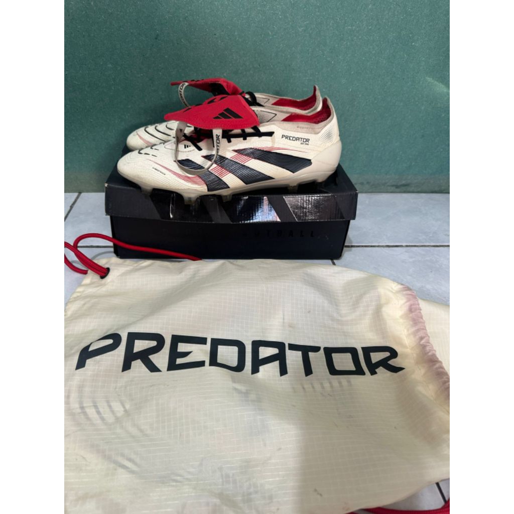 SEPATU BOLA ADIDAS PREDATOR - BEKAS - PRELOVED PEMAKAIAN PRIBADI