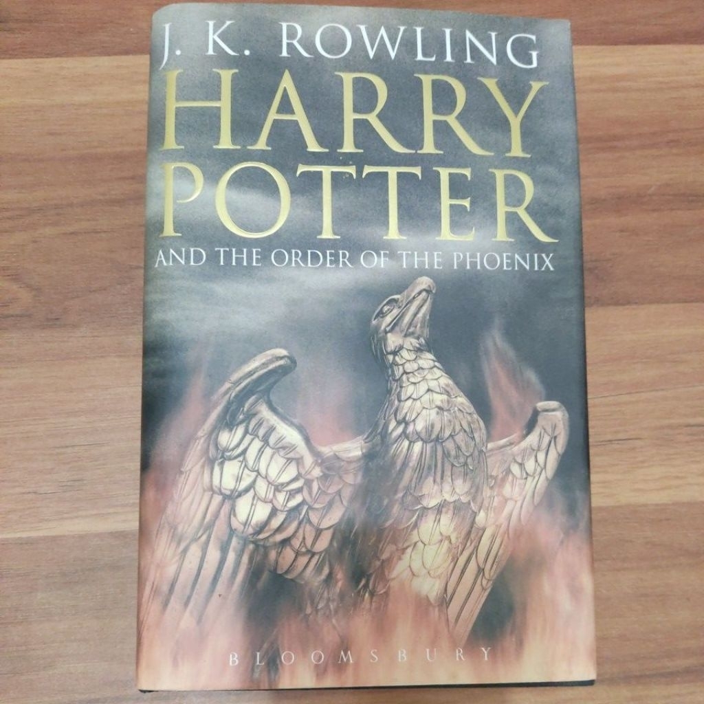 buku novel Harry Potter and the order of Phoenix dan and the deathly hallows Preloved berbahasa Ingg