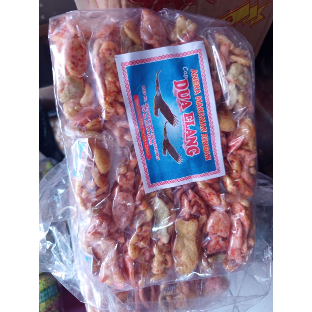 

krupuk bentuk ikan isi 20pcs renyah gurih enak