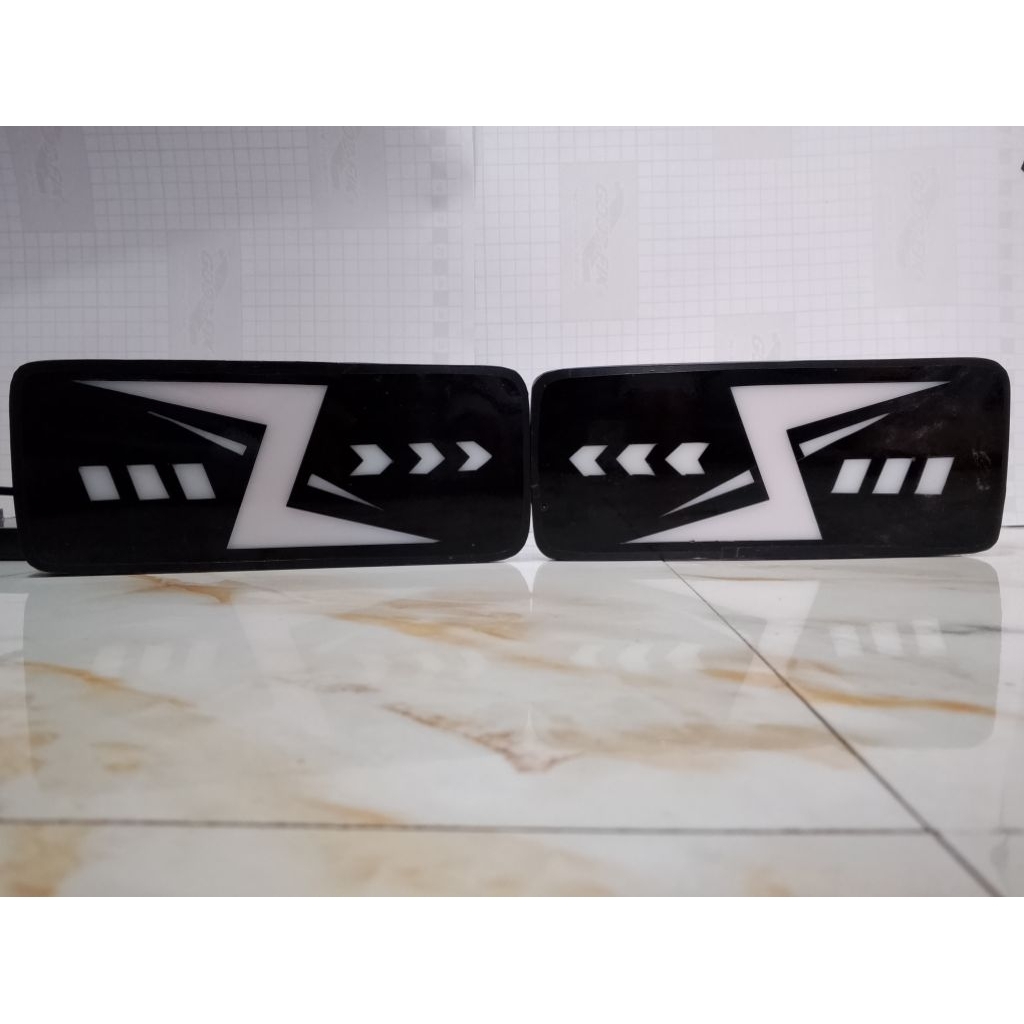 STOPLAM LAMPU BELAKANG PICK UP VARIASI MITSUBISHI GARDMAX PICK UP GRAND MAX