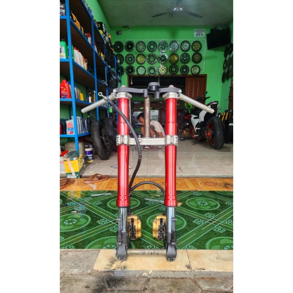 Shock upside down Shok Zx6r zx636 zx10r kaliper limbah moge segitiga atas bawah