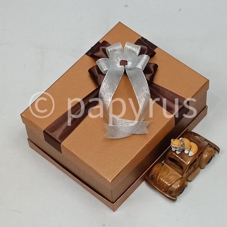 

PAPYRUS Sandwich 20x25 Tinggi 15cm Kotak Kado Gift Box Hardbox Hampers V2