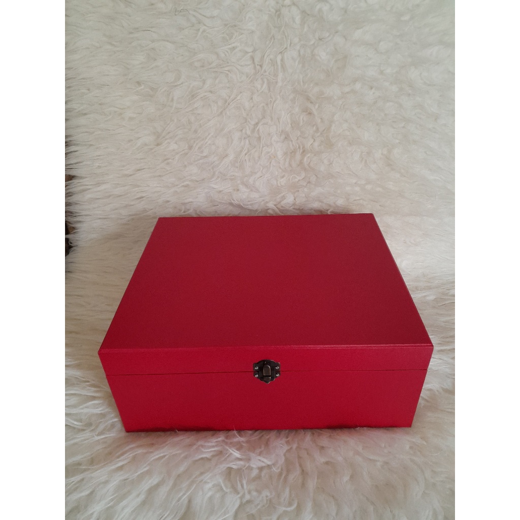 

Box Kotak Berkunci 40x30x13 / Gift Box Kotak variasi kunci / Kotak Kado Hadiah / Hadiah Kotak Kado / Box Hampers Hardbox murah / Hardbox