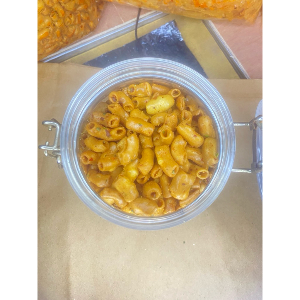 

Makroni pedas bantet daun jeruk cemilan bandung oleh oleh bandung