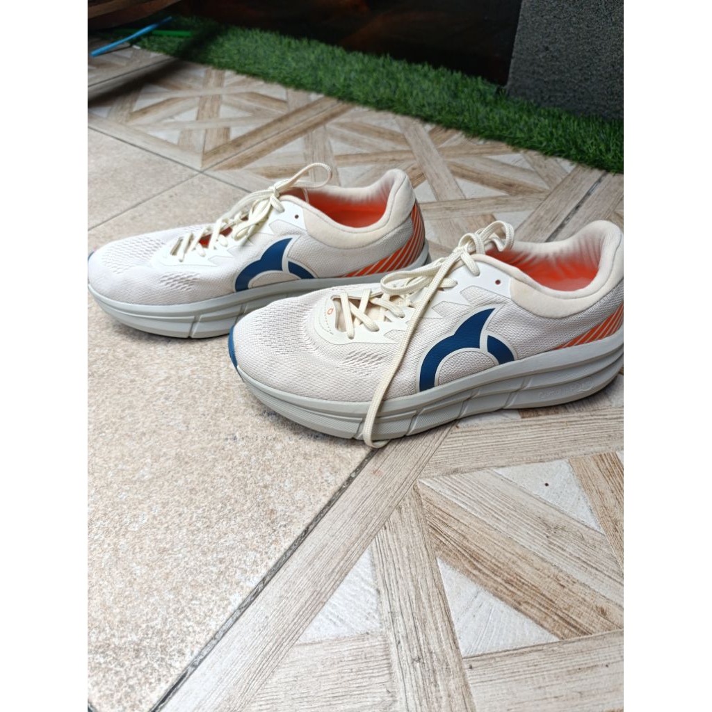 Sepatu running ortuseight preloved