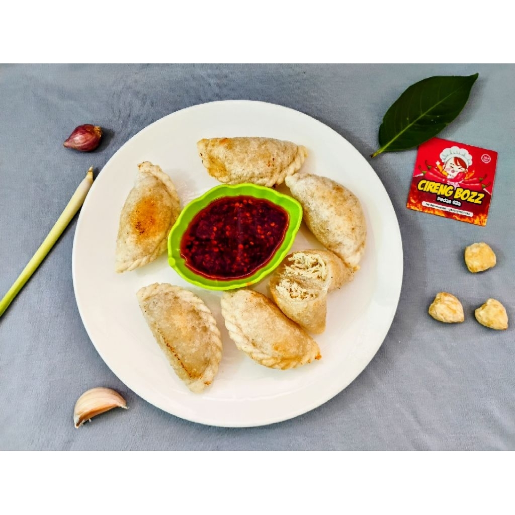 

Cireng isi Ayam suwir bumbu chili oil - Cireng Bozz