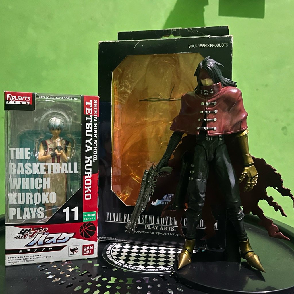 Play Arts FFVII Advent Children Vincent Valentine