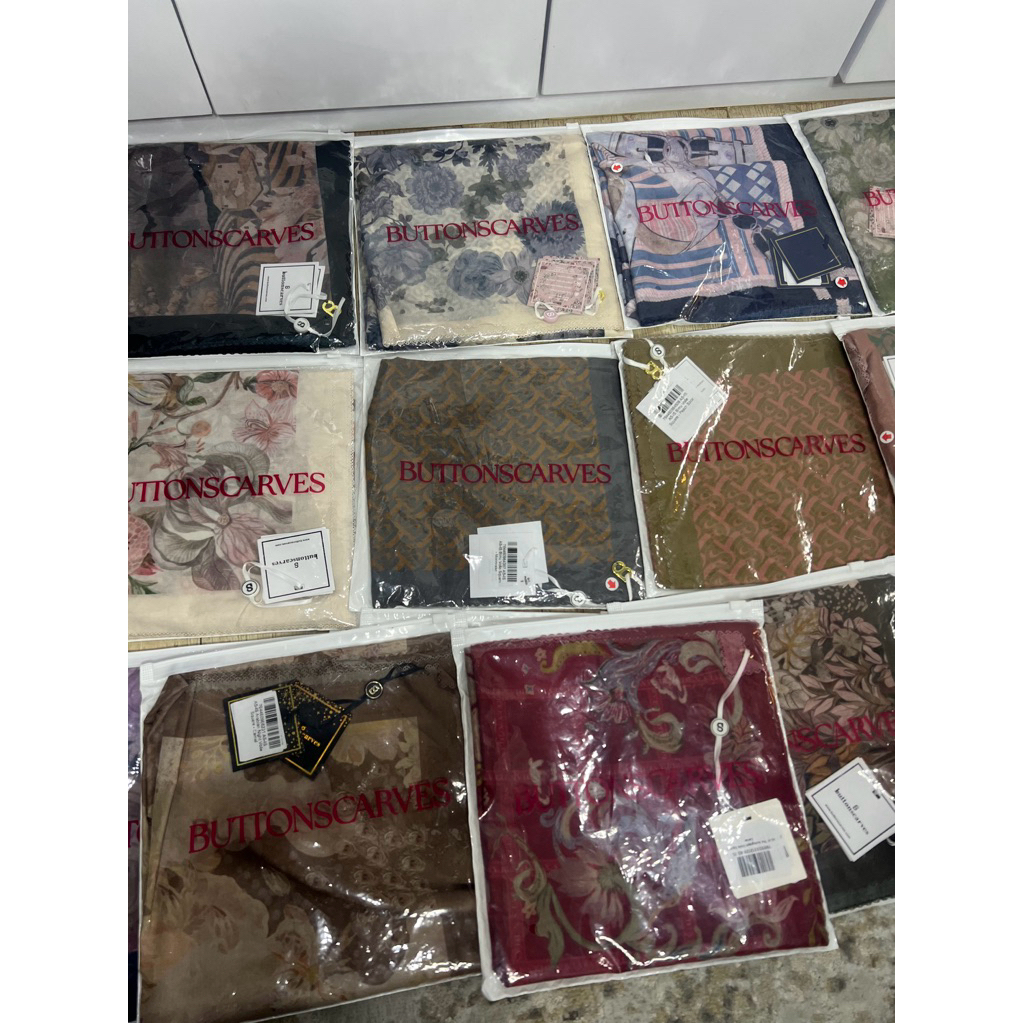 As Is WAREHOUSE SALE Buttonscraves - Chain - Bimu